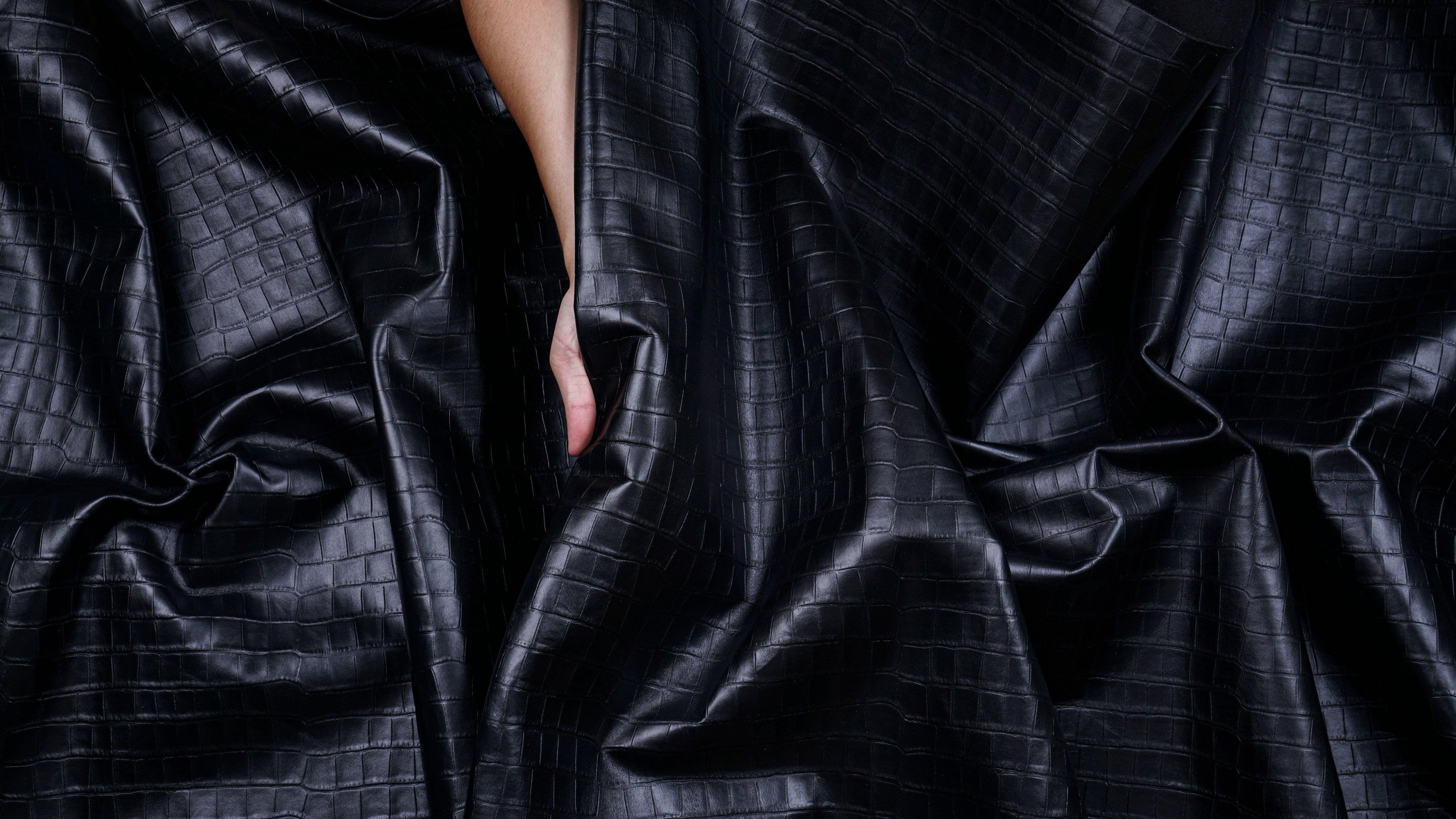 MILLED IN / EMBOSSED FULL GRAIN LEATHER