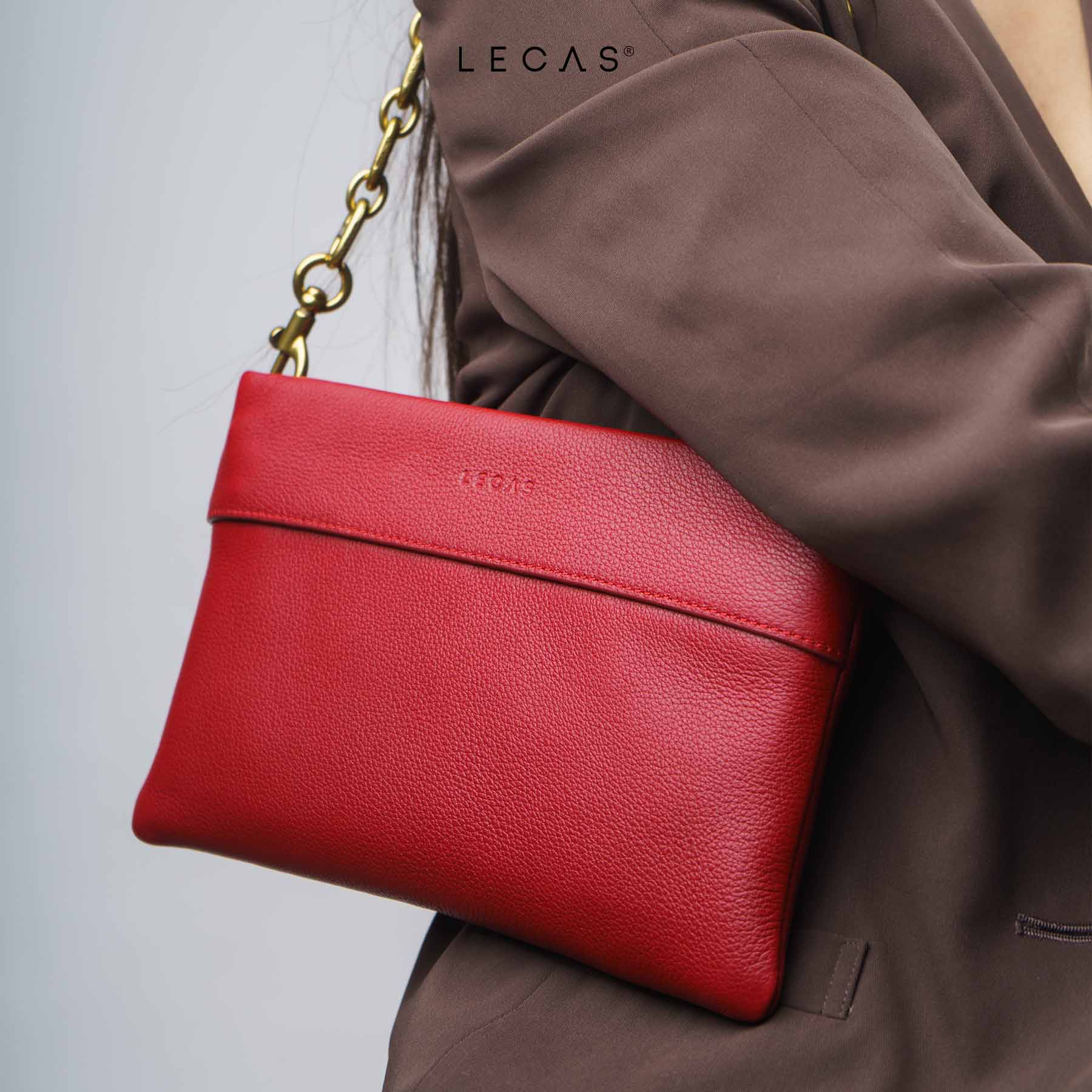 Clutch Da Mềm LUNAR Sắc Đỏ Thẫm Kết Hợp Với Dây Xích Vàng