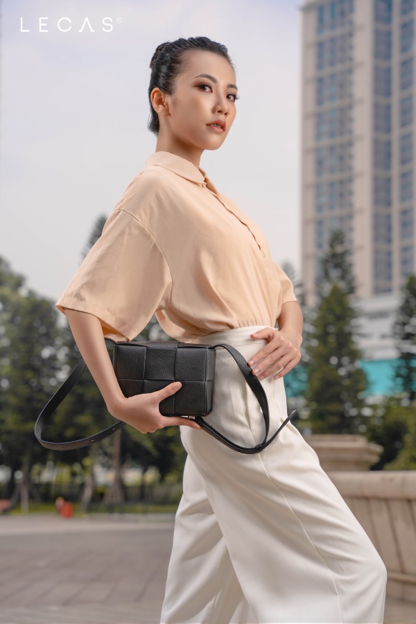 Túi Đeo Chéo BOTT180 Màu Đen Giới Hạn