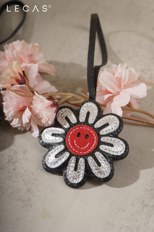 Charm Chúm Chím màu Nhũ Bạc Ft Đen