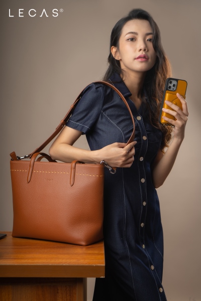 Túi Đựng Laptop ANN với tone nâu, đây là sự lựa chọn màu sắc an tòan, tinh tế