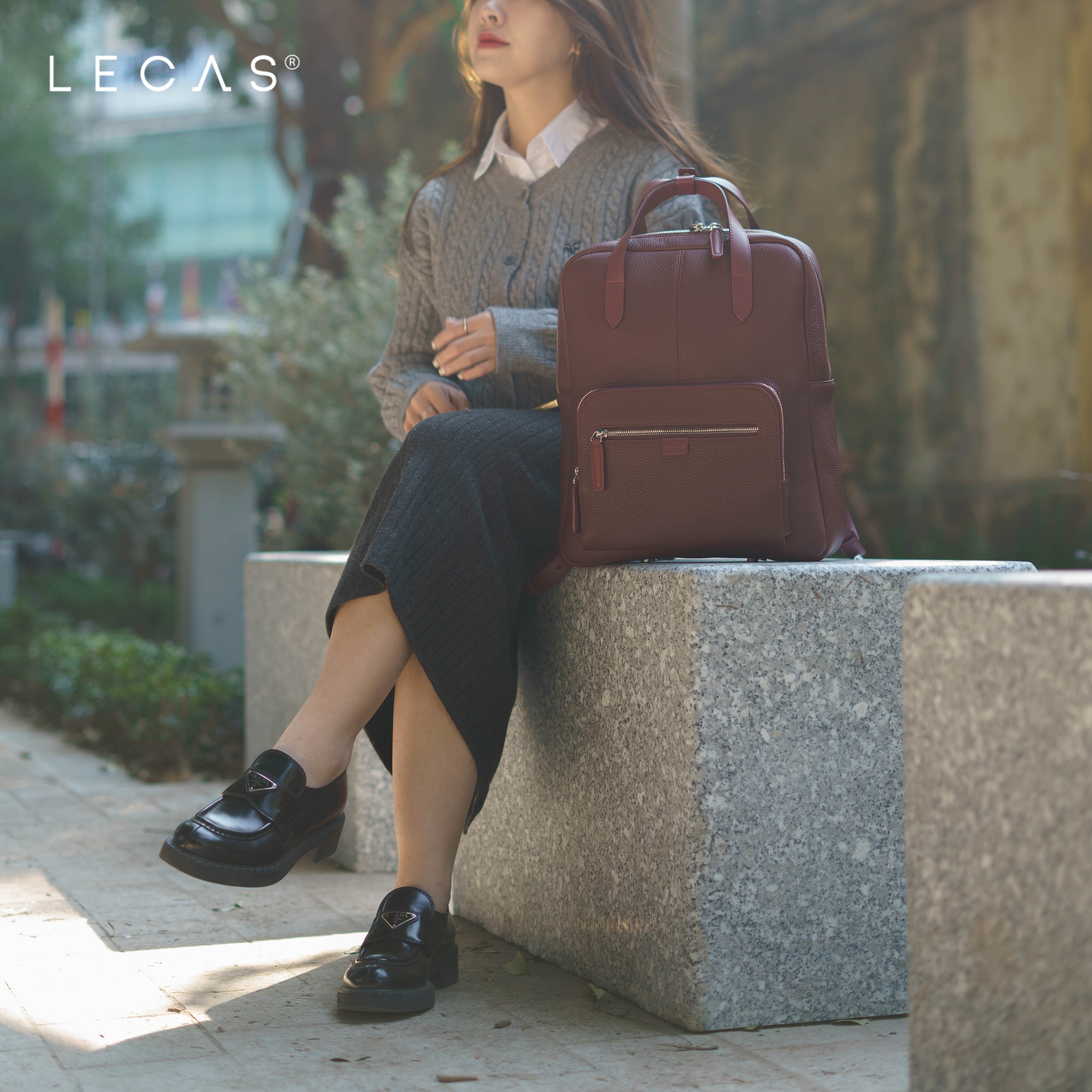 Balo Laptop 1881 mang sắc đỏ nổi bật trên từng lớp da lớp một óng dẻo