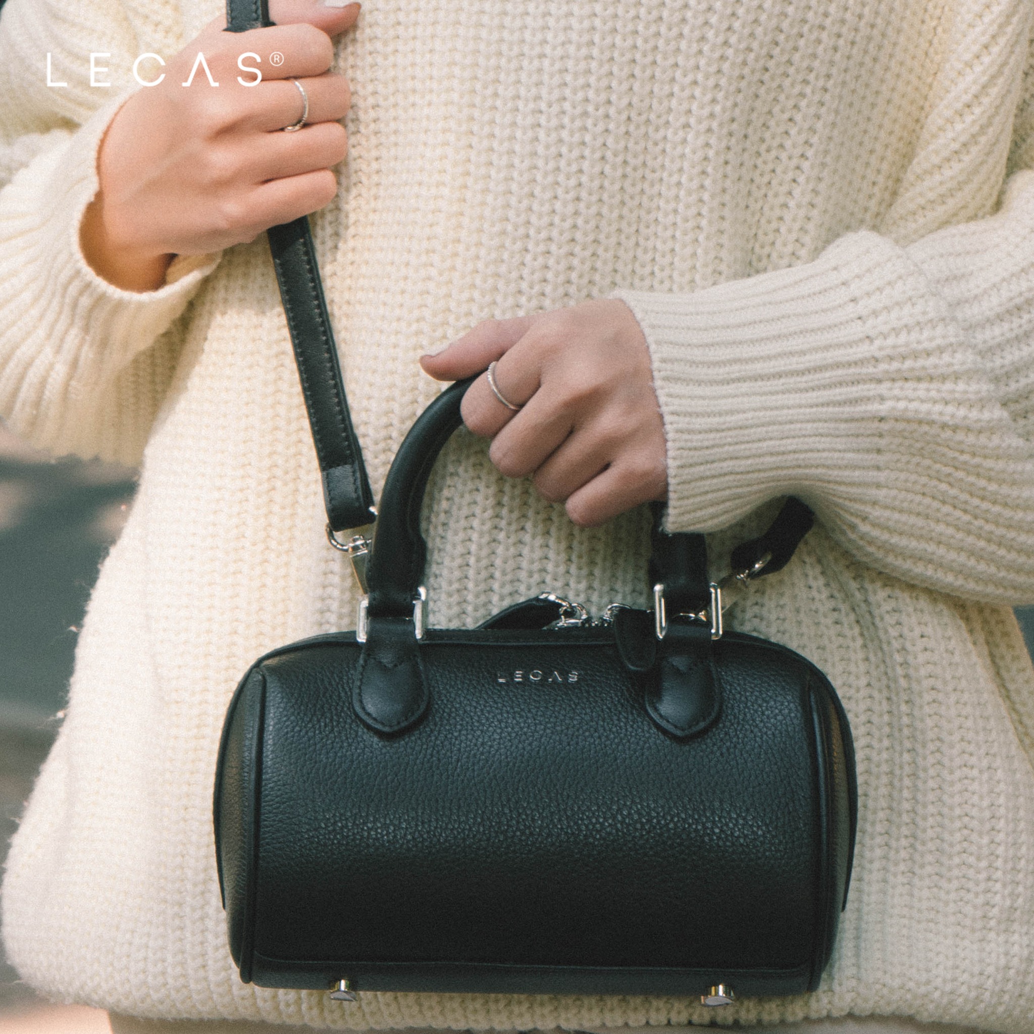 Túi Trống/Đeo chéo NHỎ dáng túi trống ngang, sức chứa khá tốt