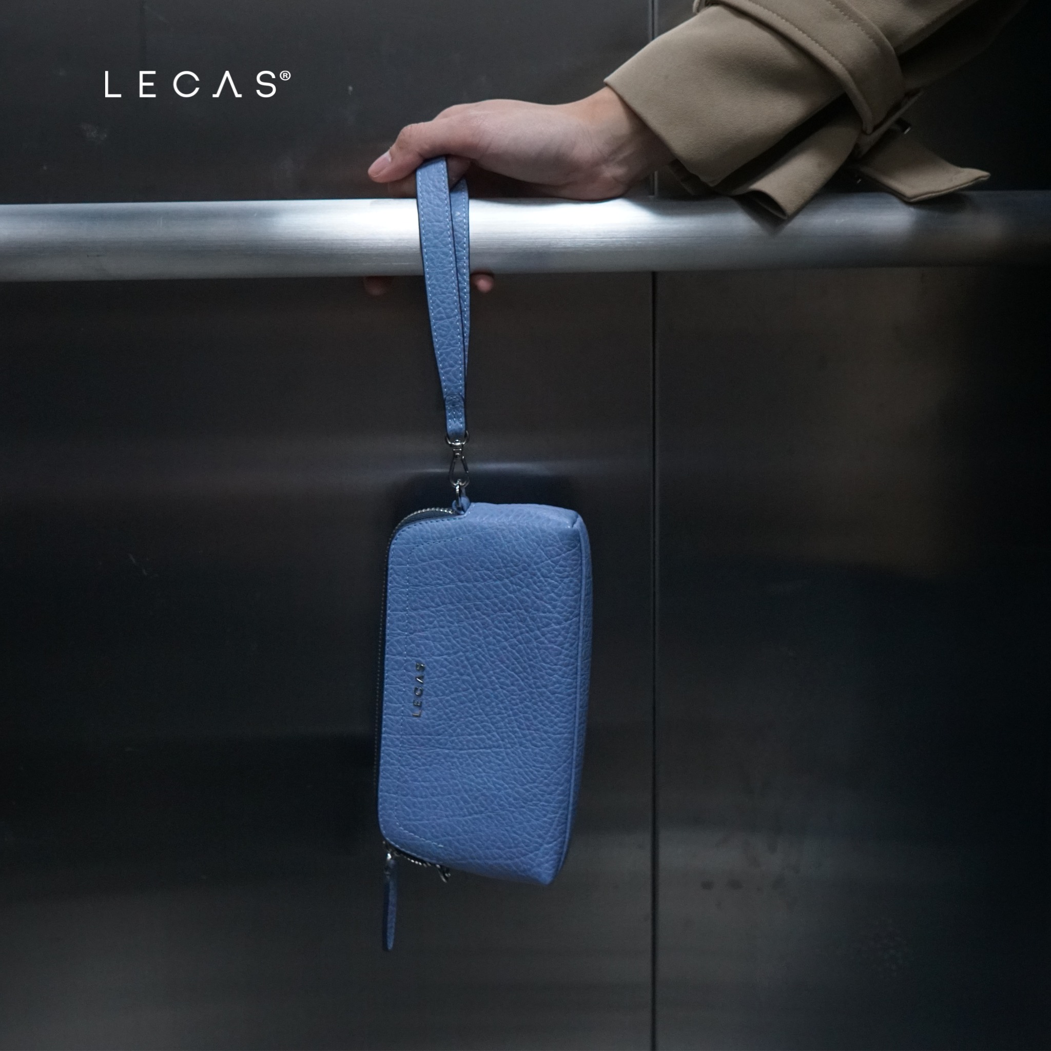 Bảng màu của Clutch Da Mềm SON khá đa dạng và dễ phối đồ