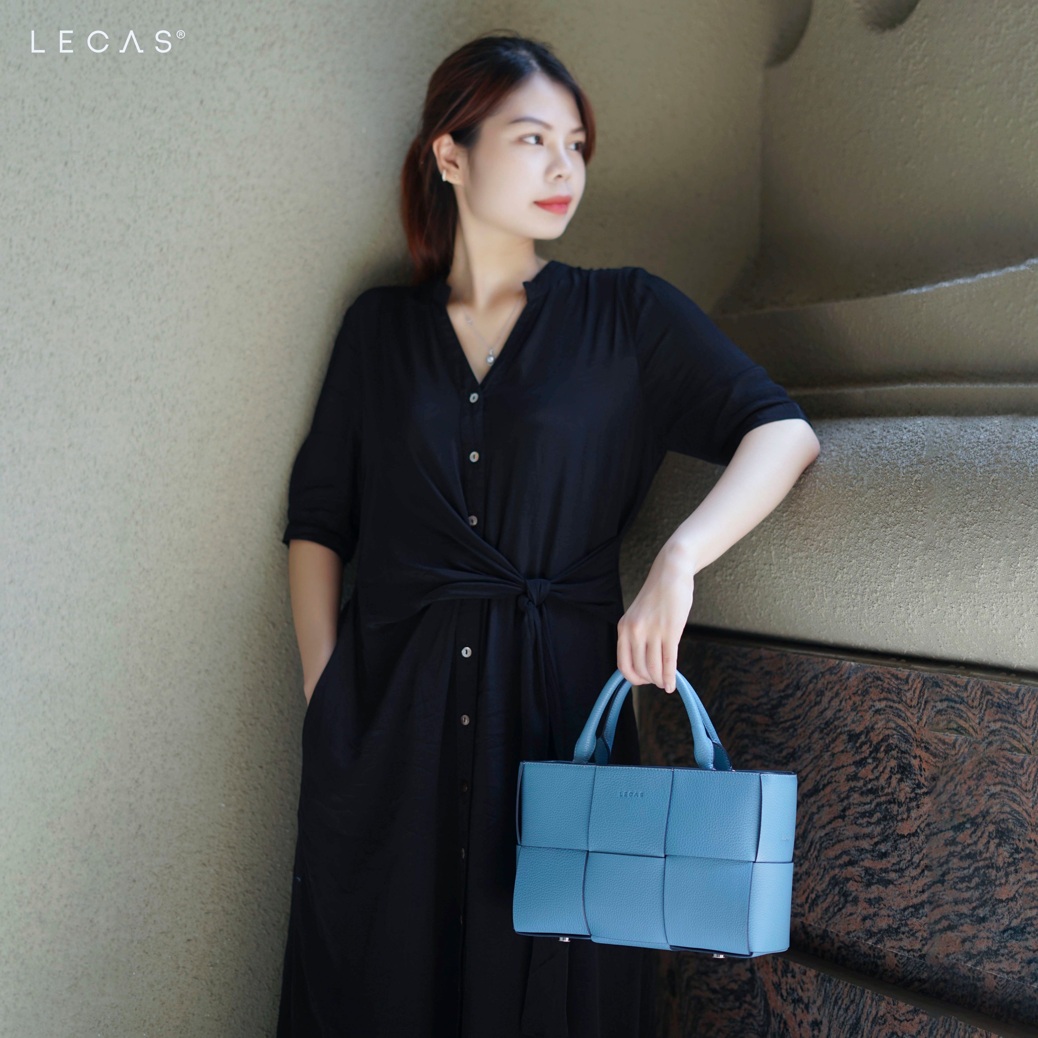 Túi Đeo Chéo BOTT270 xanh trẻ trung, phù hợp với nhiều loại trang phục