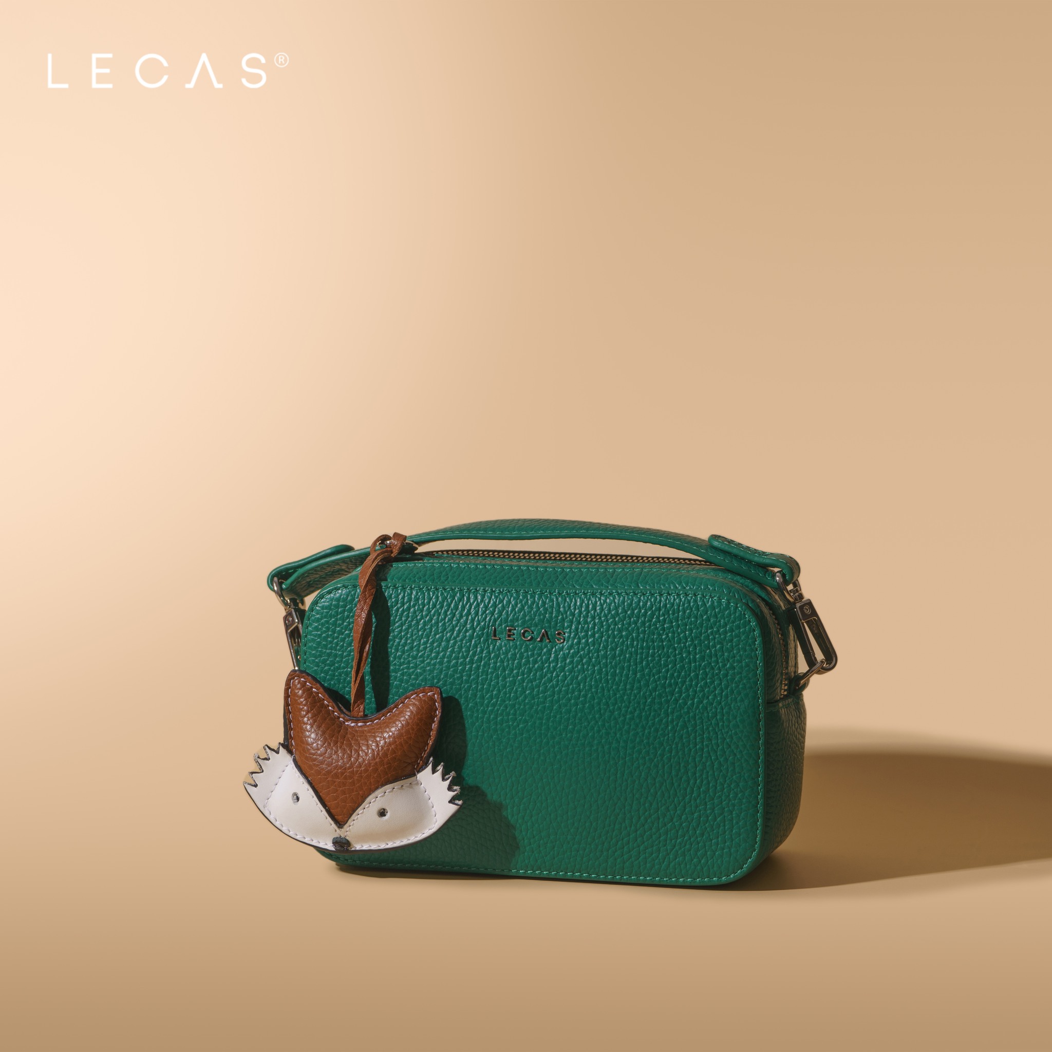 Cáo với từng đường may tinh tế, tỉ mỉ