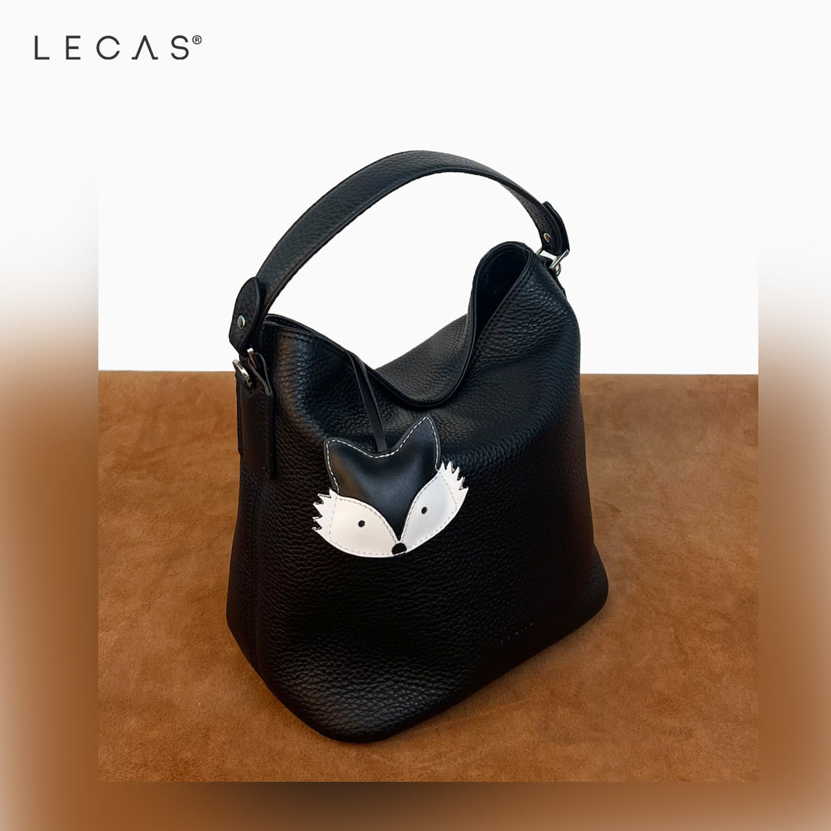 Charm Cáo trở thành điểm nhấn cho mỗi chiếc túi