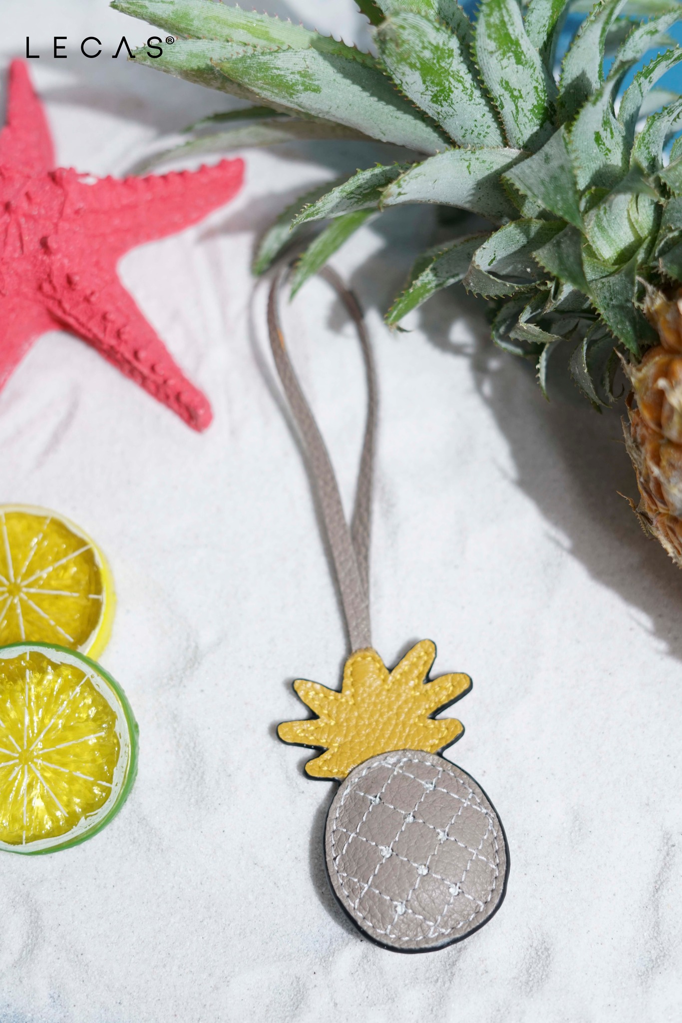 Charm Dứa mang theo hơi thở mùa hè năng động