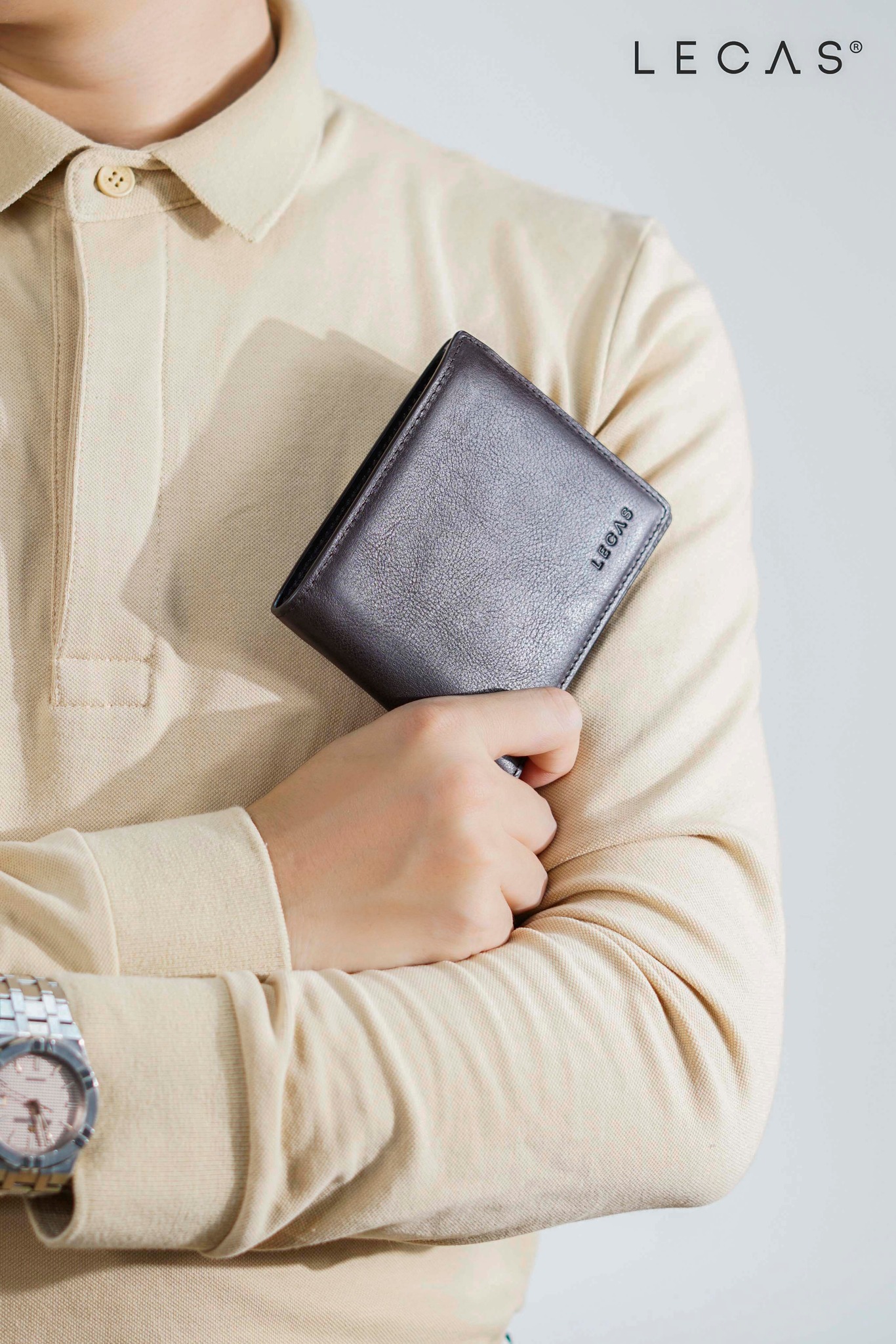 Ví Ngắn Nam LOGAN với thiết kế đơn giản, phù hợp với nhiều cá tính thời trang