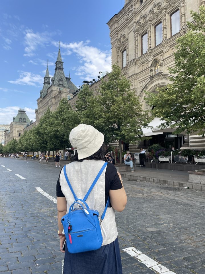 MARIS xanh coban thời thượng: Chiếc balo