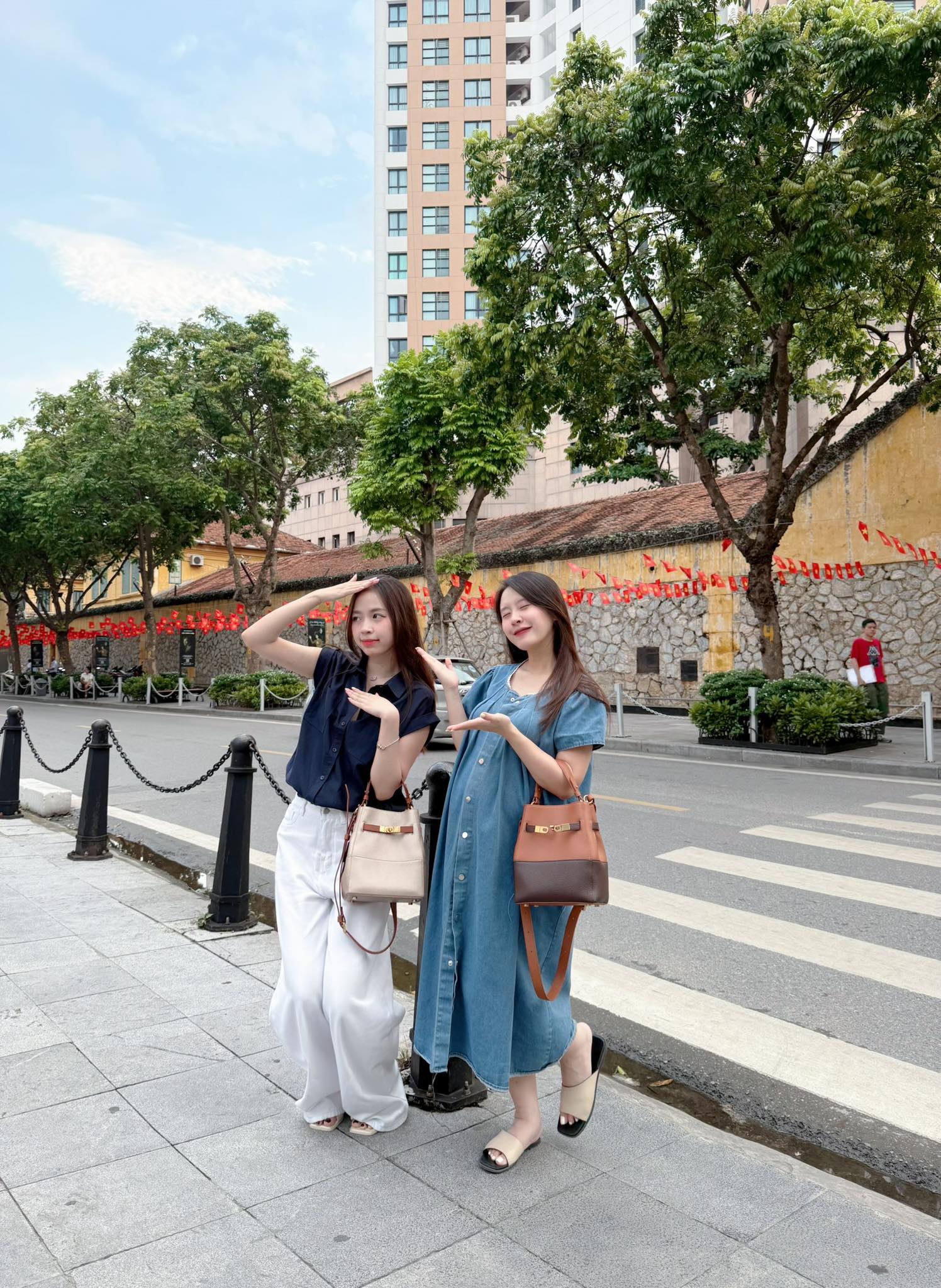  Túi đeo chéo/xách tay NẤM mang phong cách trẻ trung, hiện đại, phù hợp với mọi cá tính