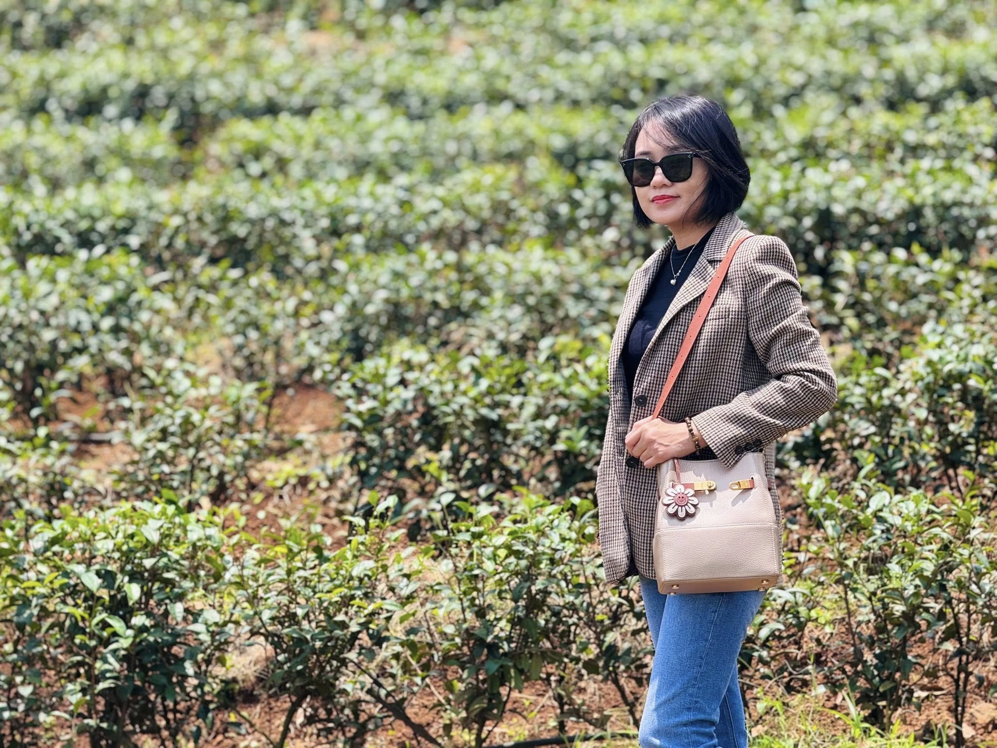 Túi đeo chéo/xách tay NẤM với thiết kế đơn giản, tinh tế, sẵn sàng theo bạn đi muôn nơi